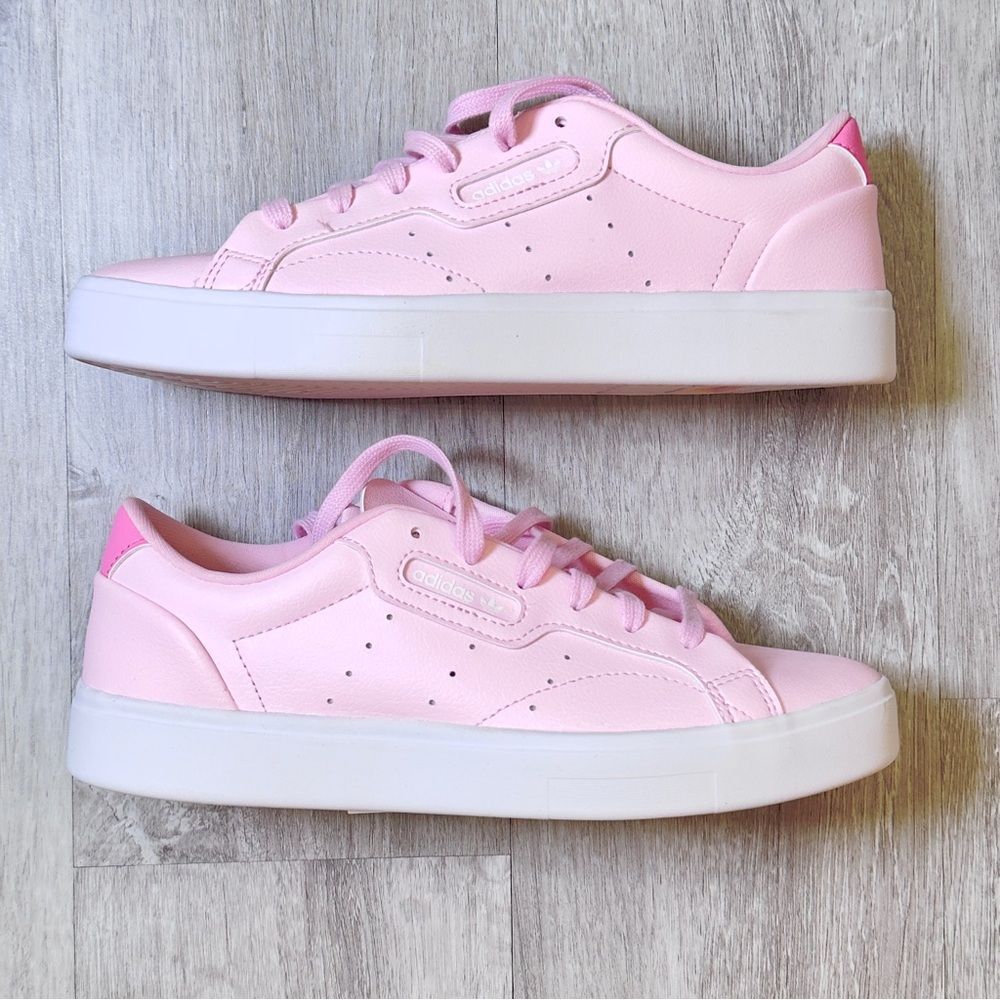 Adidas Women's NWT Size 6 Sleek Sneakers Light Pink New